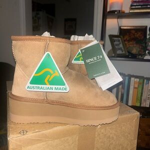 UGG Since 1974. Classic mini platform boot. ✨